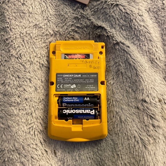 Gameboy Color Yellow - Picture 4 of 4